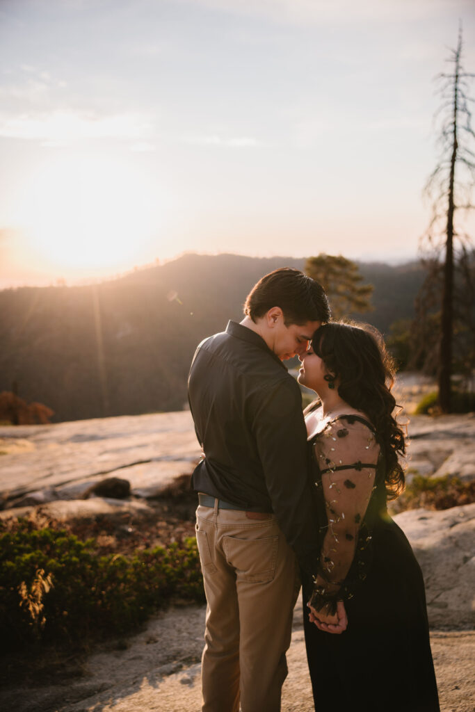Couples photoshoot in Sequoia National Park 