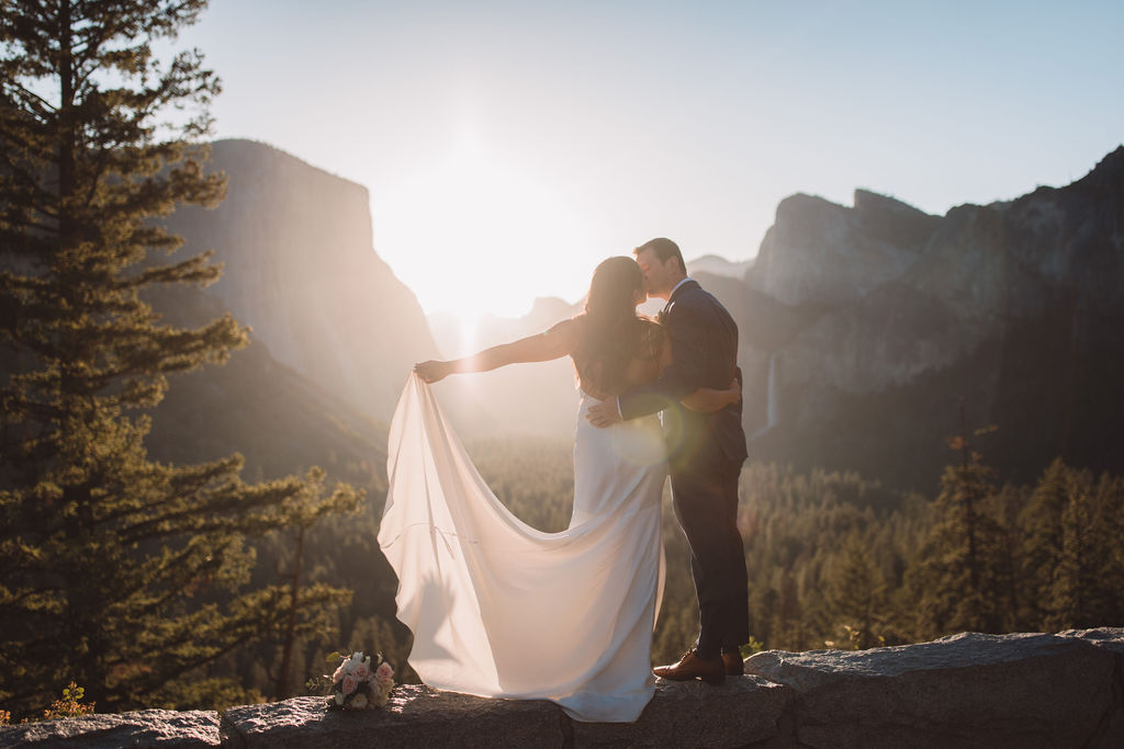Couples elopement in Yosemite