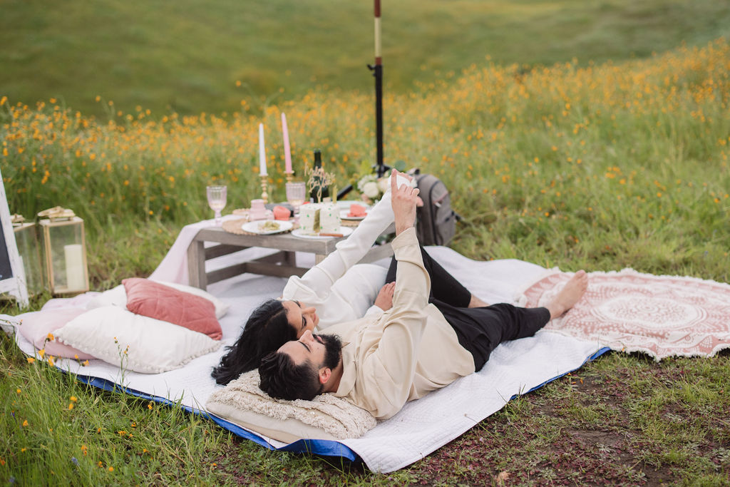 Couples picnic date at Millerton Lake
