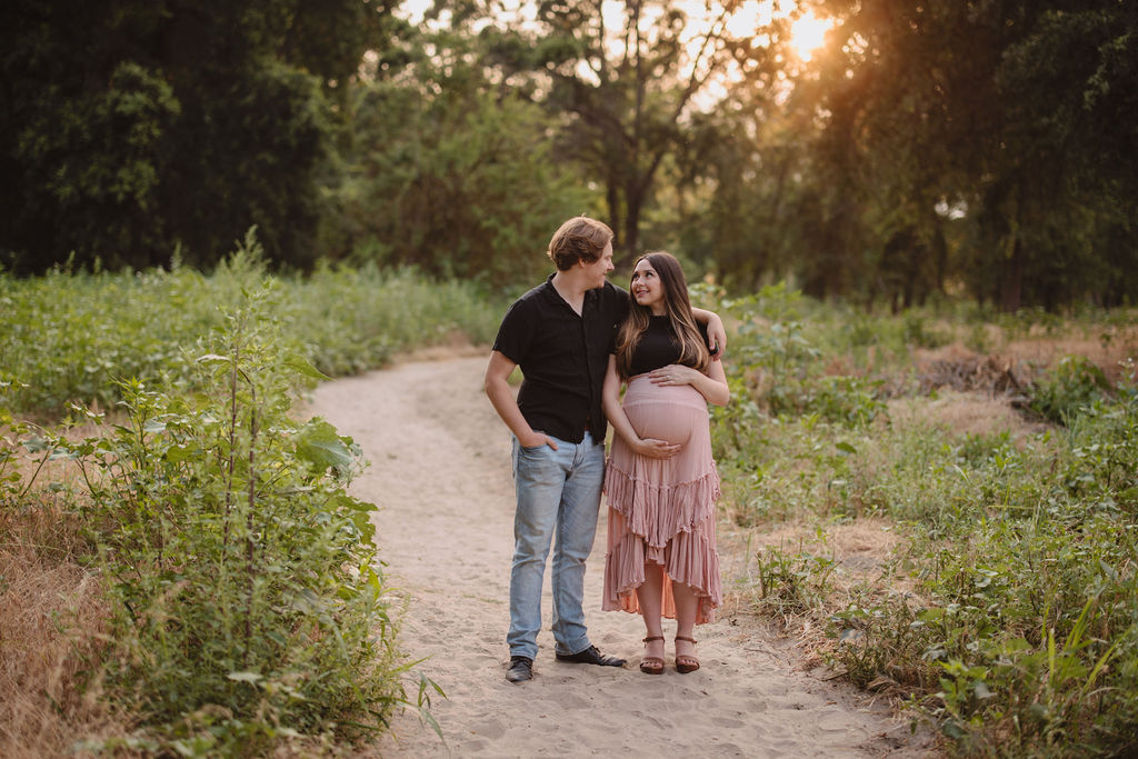 Couples outdoor maternity photos at Kaweah Oaks Preserve captured by Alyssa Michele Photo - Fresno Maternity Photographer