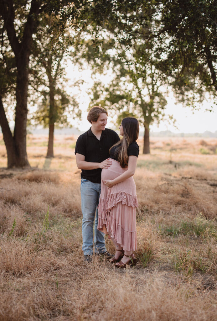 Couples outdoor maternity photos at Kaweah Oaks Preserve captured by Alyssa Michele Photo - Fresno Maternity Photographer