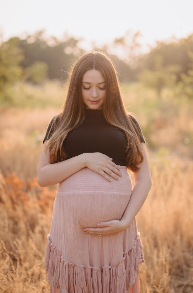 Outdoor maternity photos at Kaweah Oaks Preserve captured by Alyssa Michele Photo - Fresno Maternity Photographer