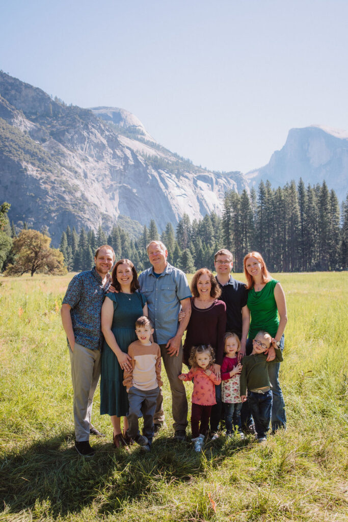 Extended family photos in Yosemite by Yosemite family photographer Alyssa Michele Photo