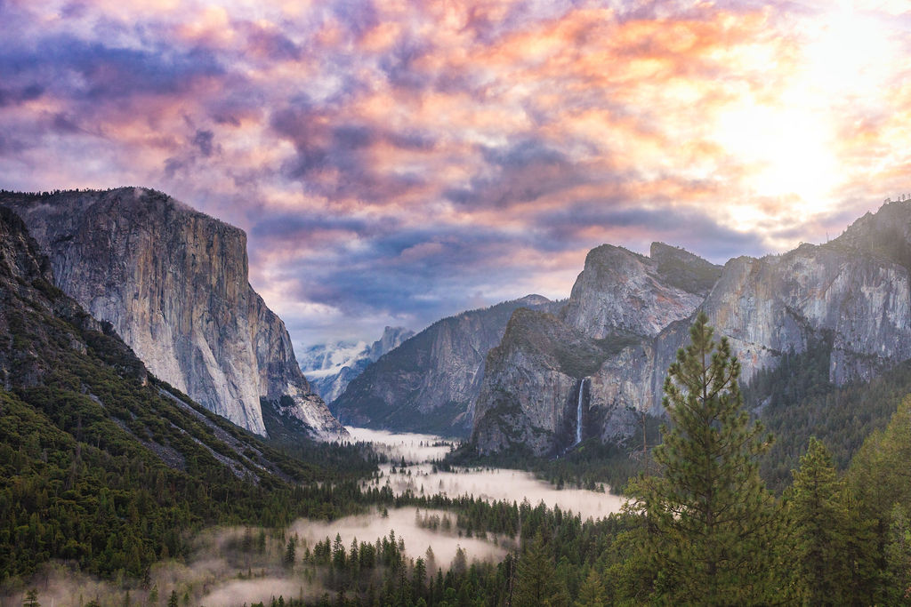Sunrise at Tunnel View in Yosemite National Park