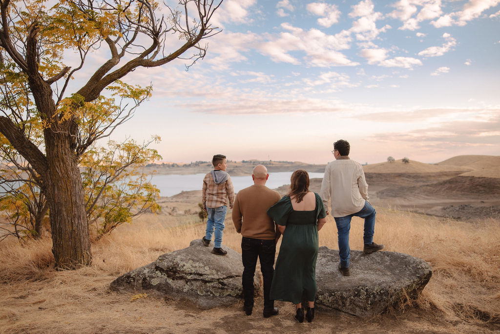 An outdoor fall family maternity photoshoot at Millerton Lake in Fresno, California