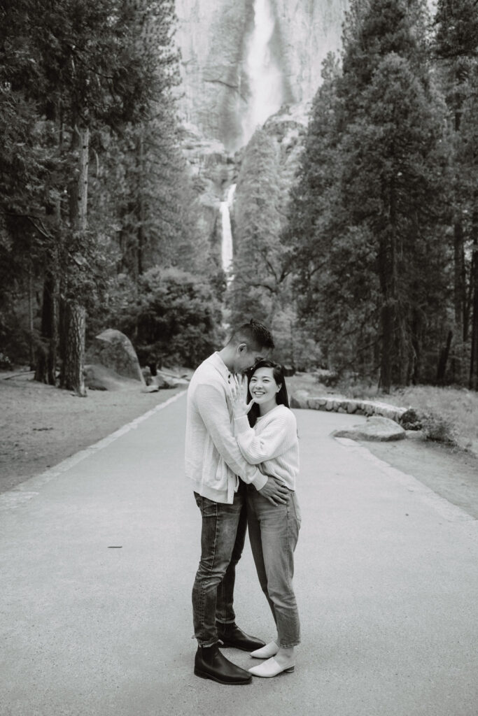 Couples photos at Yosemite Falls