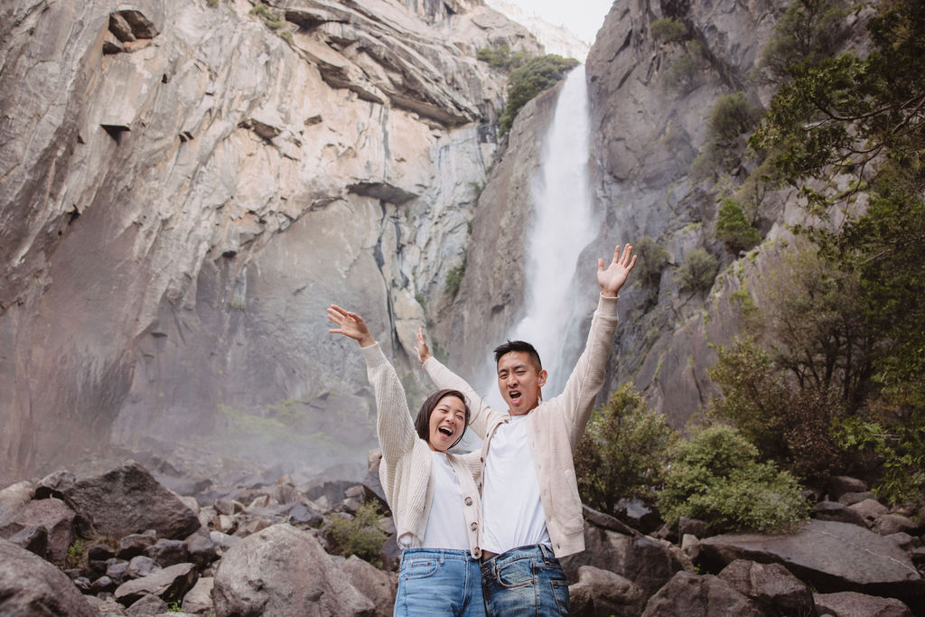 Couples photos in Yosemite after their sunrise Yosemite proposal