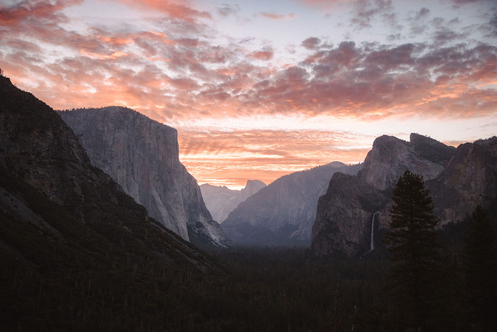 Sunrise at Tunnel View in Yosemite