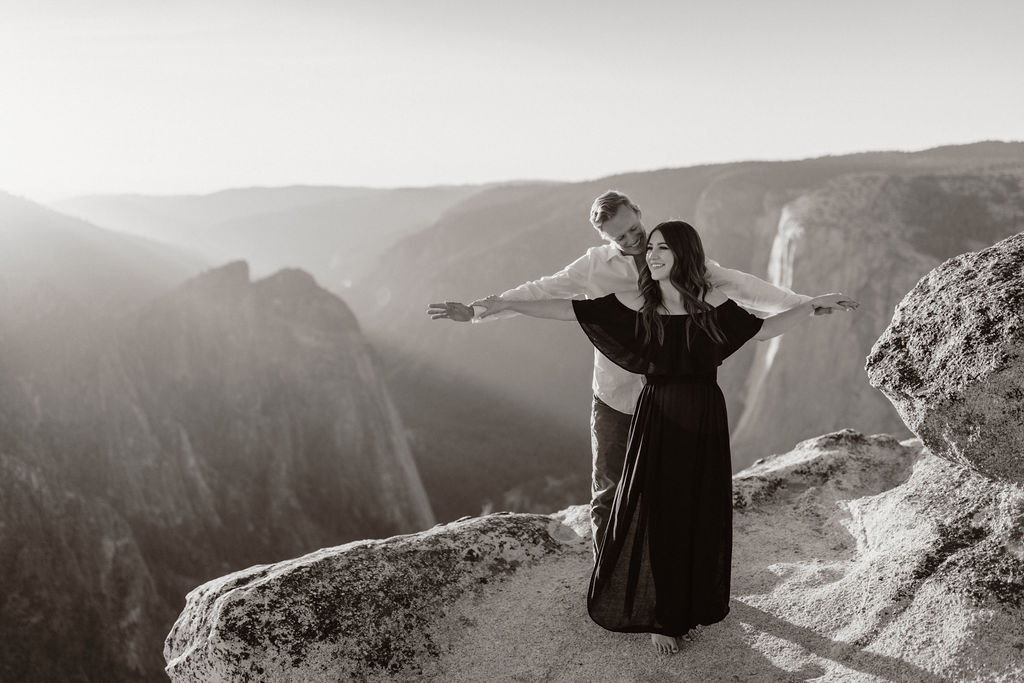Epic sunset engagement photos at Taft Point in Yosemite National Park