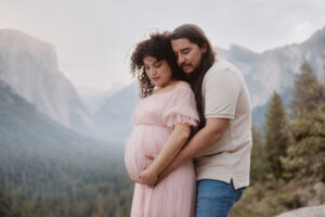 Maternity Shoot at Yosemite, Tunnel View - alyssamichelephoto.net