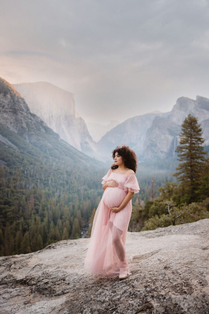Dreamy maternity shoot in yosemite