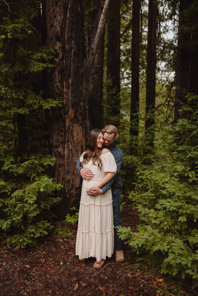 forest maternity couples photos