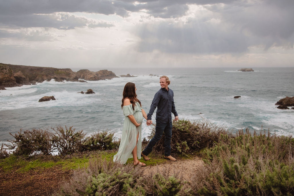 An Adventure Filled Maternity Session On The Coast Of Big Sur