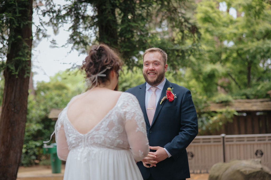 an intimate rainy day elopement photoshoot
