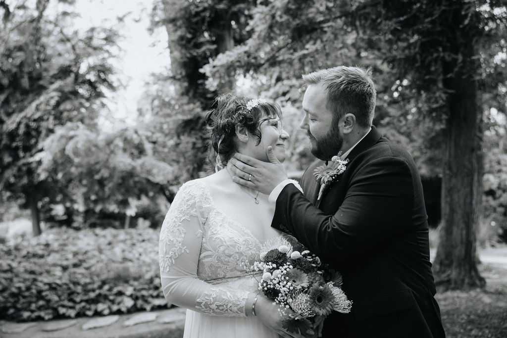 an intimate rainy day elopement photoshoot
