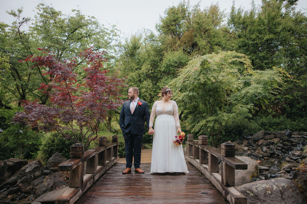 an intimate rainy day elopement photoshoot at the Shinzen Friendship Garden
