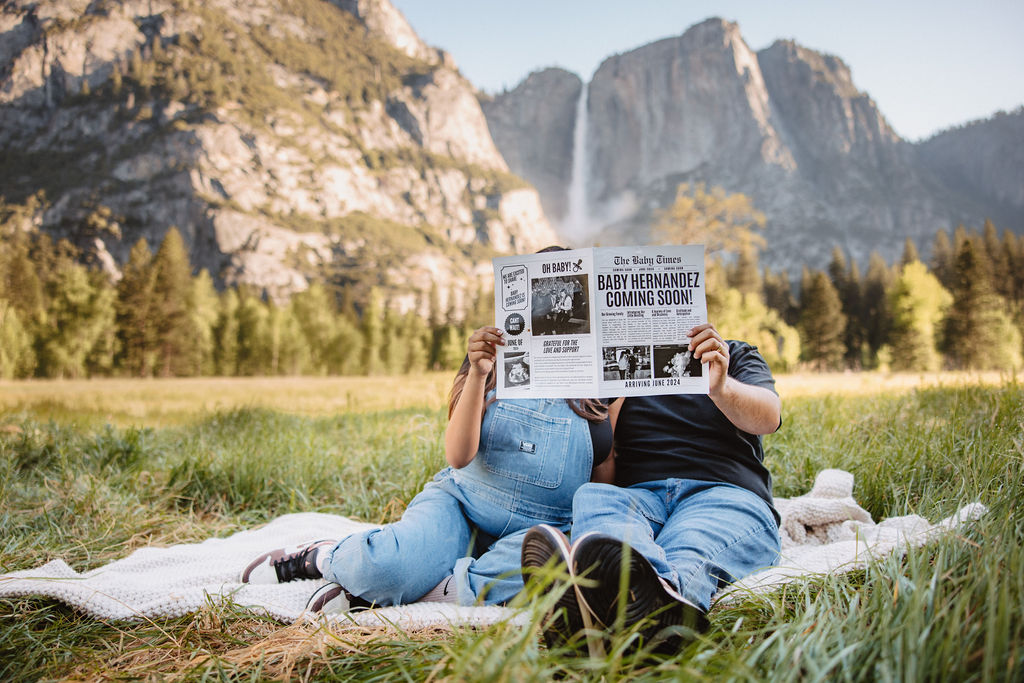 a maternity photoshoot in yosemite
