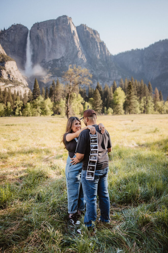 couple posing for a maternity session outdoors
