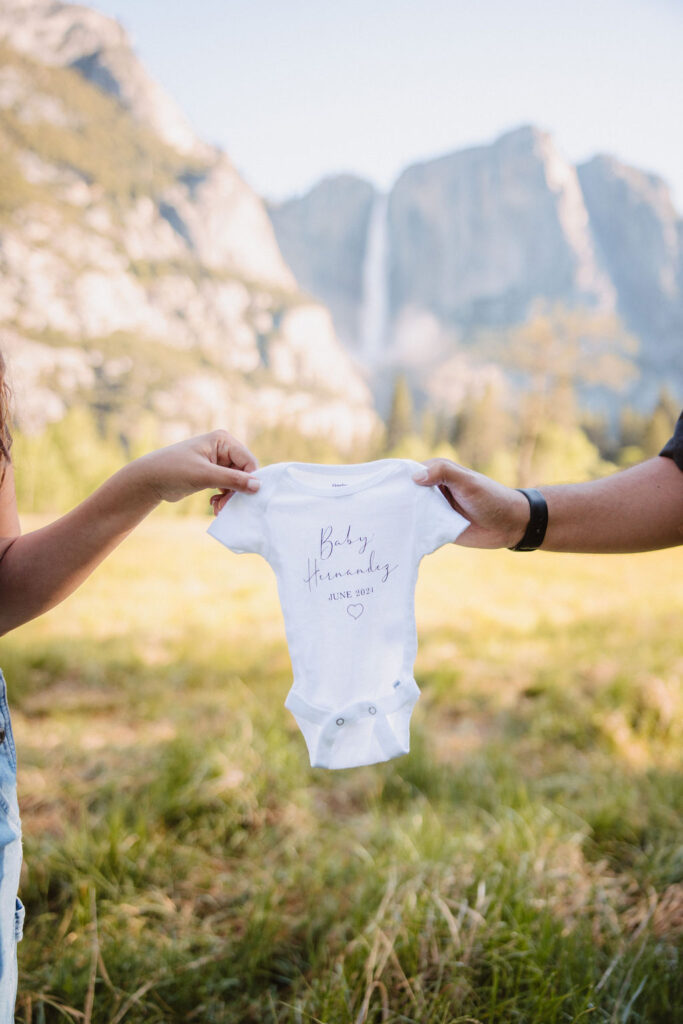 a family photoshoot in yosemite
