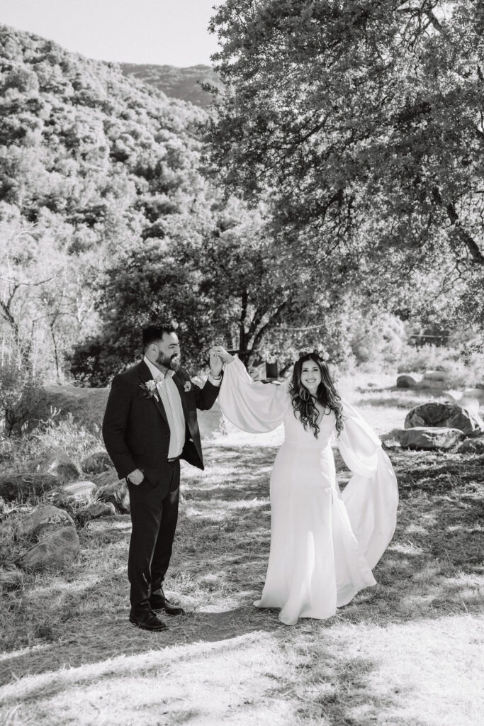 bride and groom posing for their outdoor wedding photos | 
