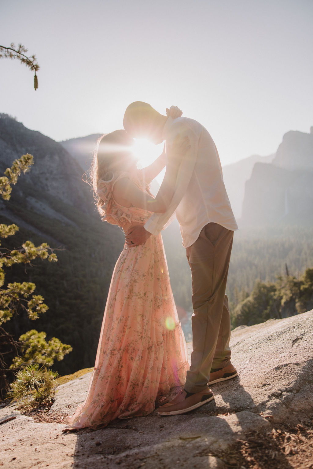 romantic photos of a couple at Yosemite National Park 