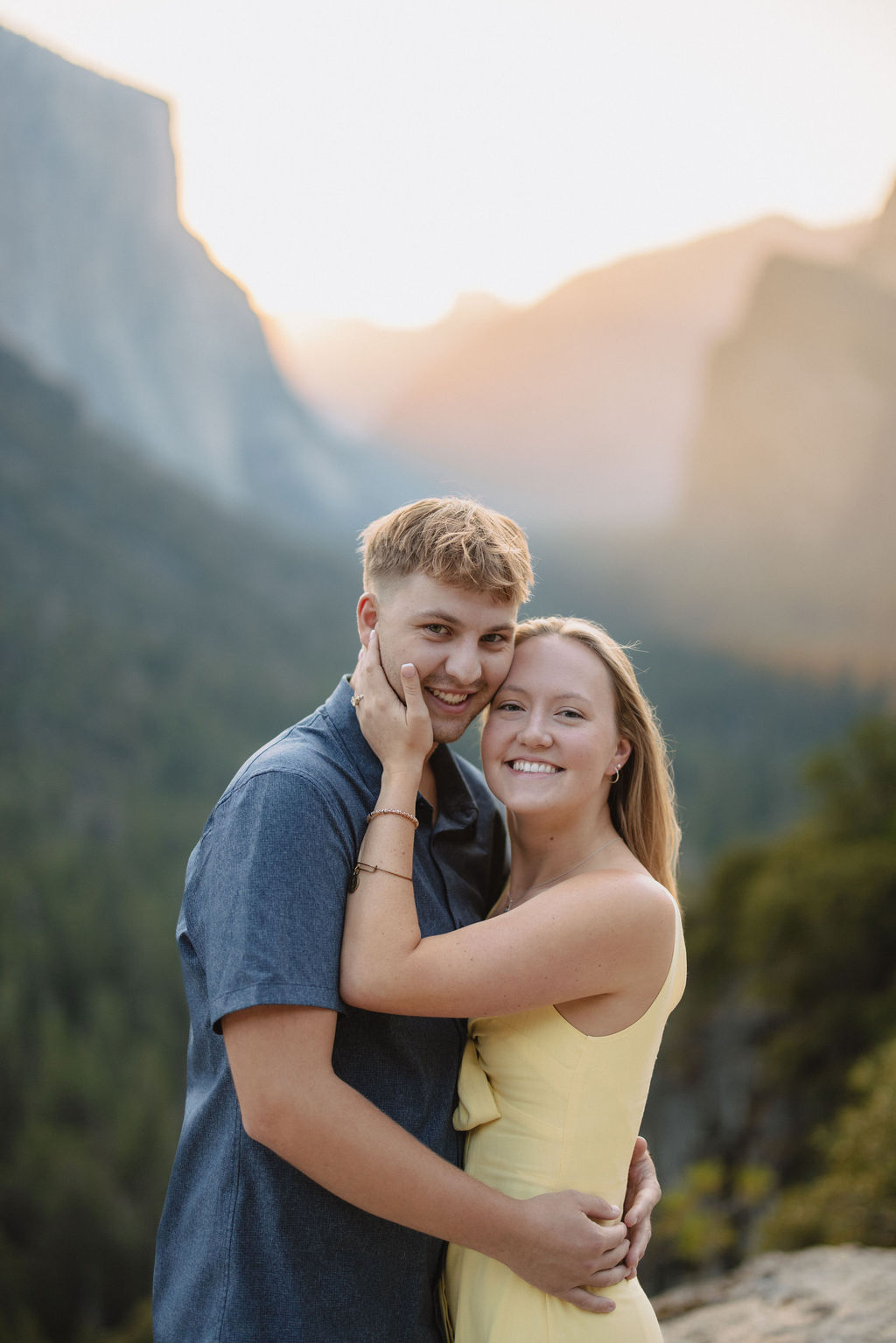 couple takes engagement photos at Tunnel View in Yosemite National Park