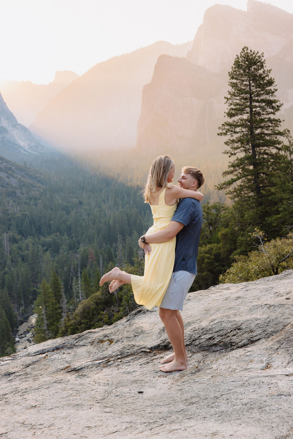 couple takes engagement photos at Tunnel View in Yosemite National Park