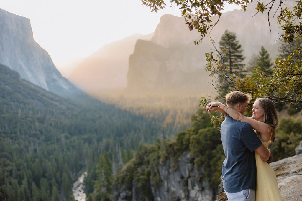 couple takes engagement photos at Tunnel View in Yosemite National Park