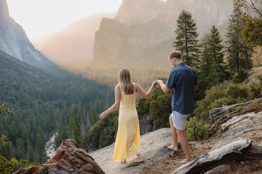 couple takes engagement photos at Tunnel View in Yosemite National Park