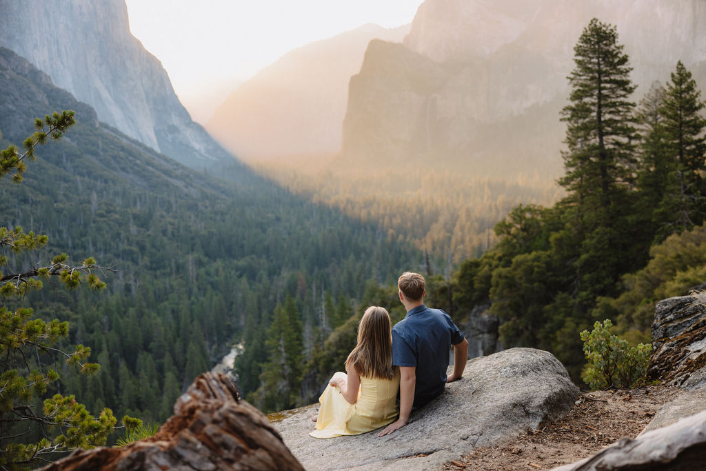 couple takes engagement photos at Tunnel View in Yosemite National Park