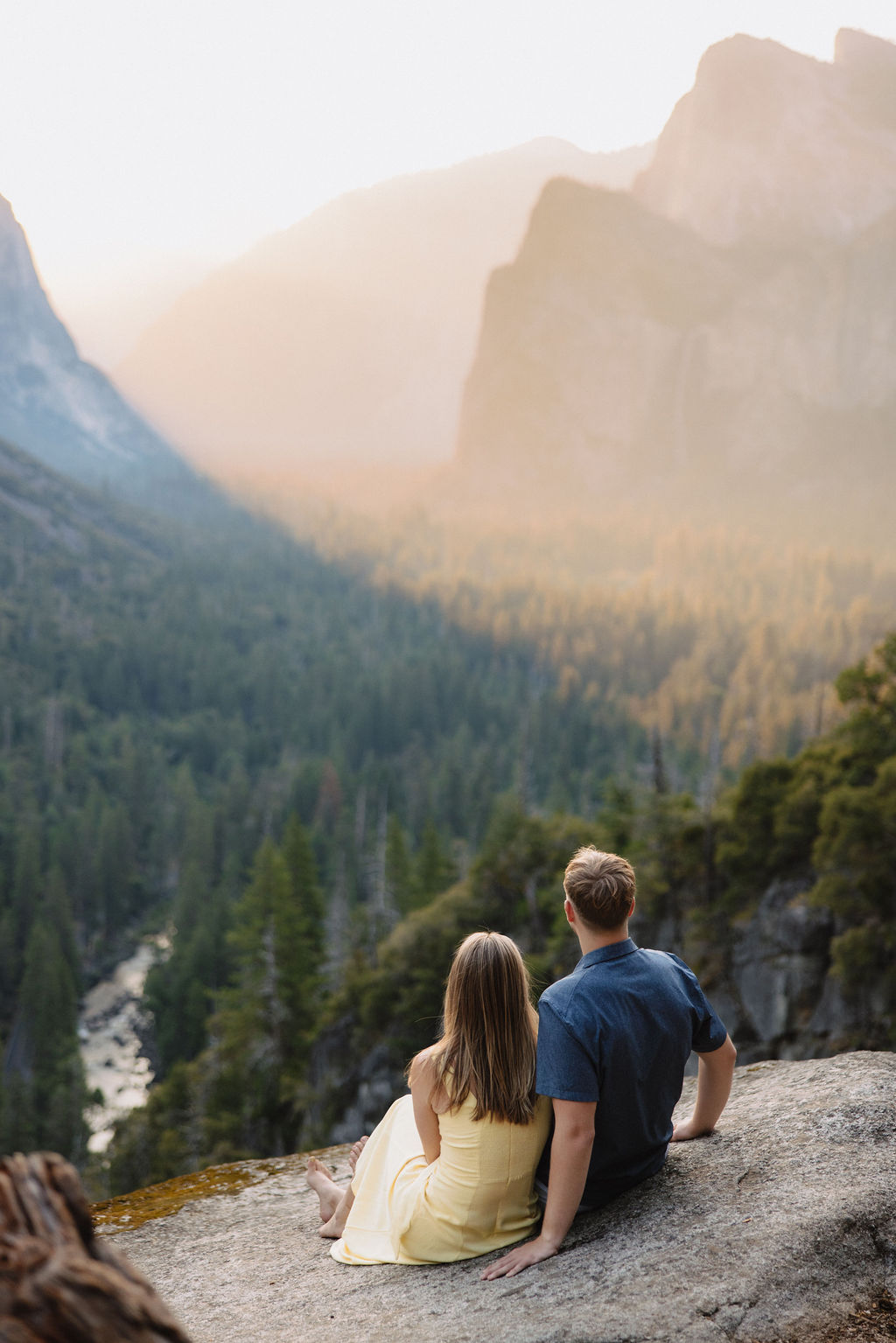 couple takes engagement photos at Tunnel View in Yosemite National Park