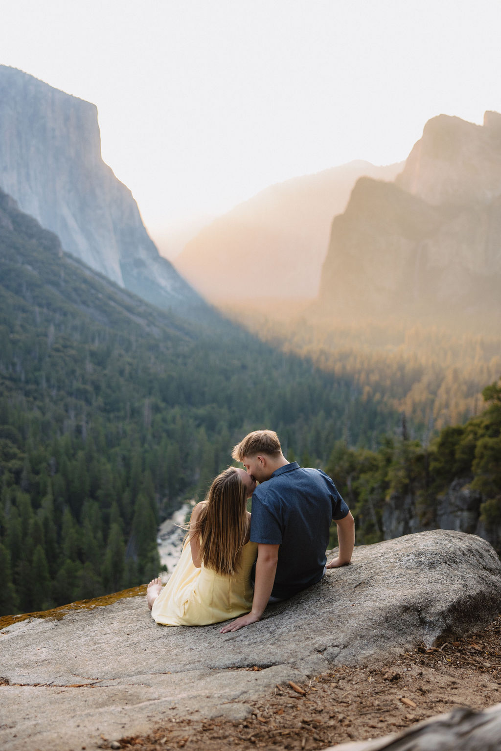 couple takes engagement photos at Tunnel View in Yosemite National Park