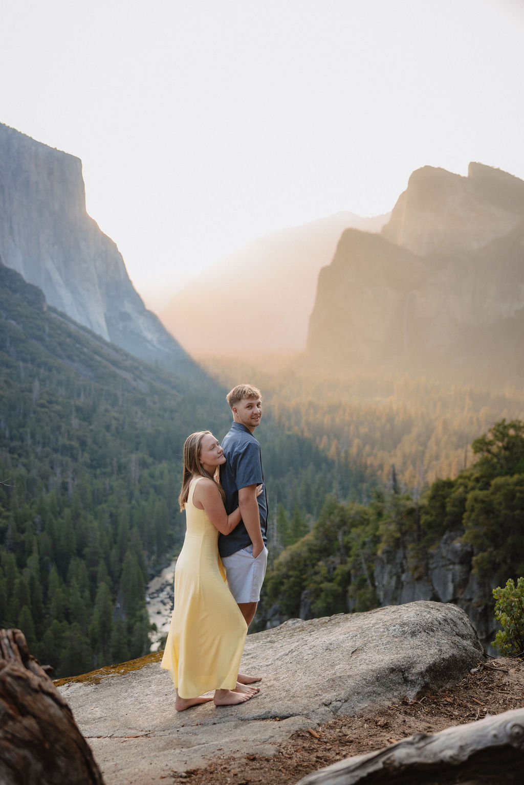 couple takes engagement photos at Tunnel View in Yosemite National Park
