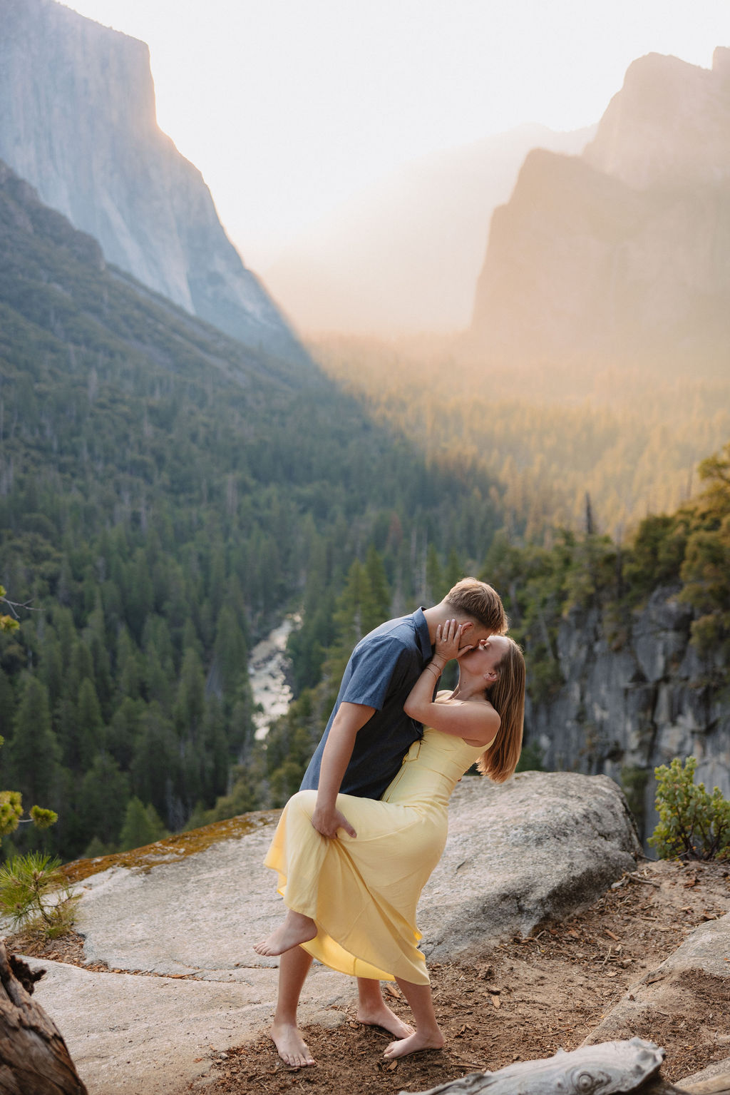 couple takes engagement photos at Tunnel View in Yosemite National Park