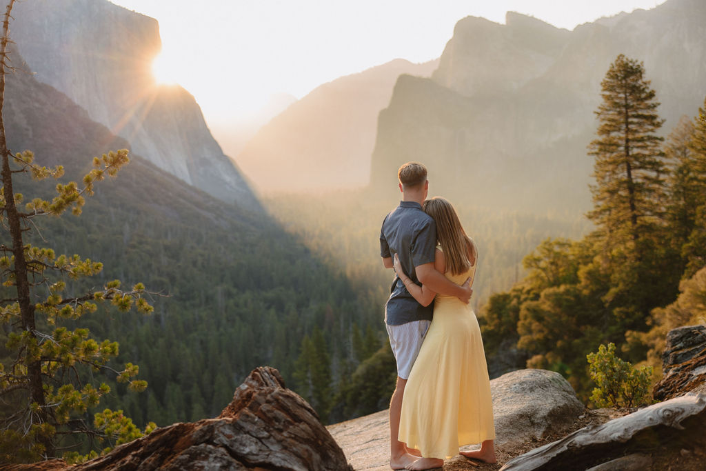couple takes engagement photos at Tunnel View in Yosemite National Park
