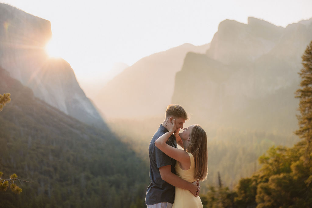 couple takes engagement photos at Tunnel View in Yosemite National Park