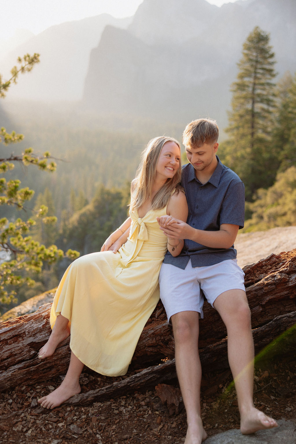 couple takes engagement photos at Tunnel View in Yosemite National Park