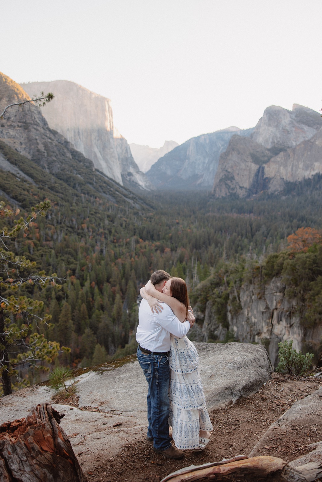 Couple hugs at Yosemite Valley engagement photoshoot